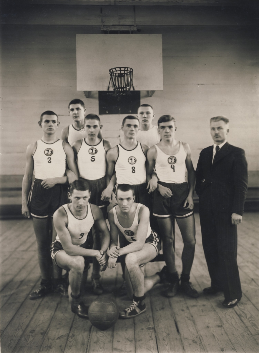 Panevėžio valstybinės gimnazijos krepšininkai. 1939 m.
