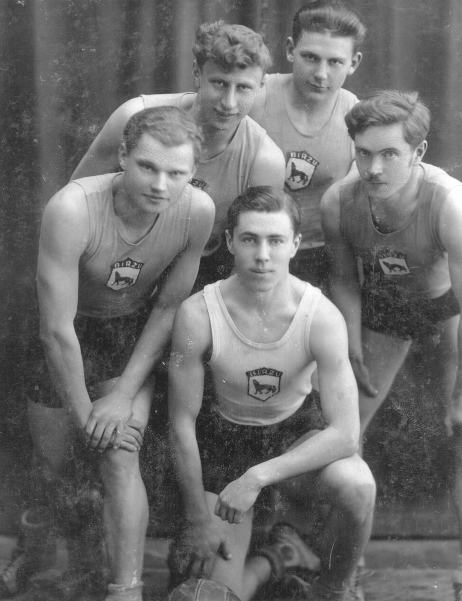 Biržų „Vilko“ klubo krepšininkai. 1943 m.